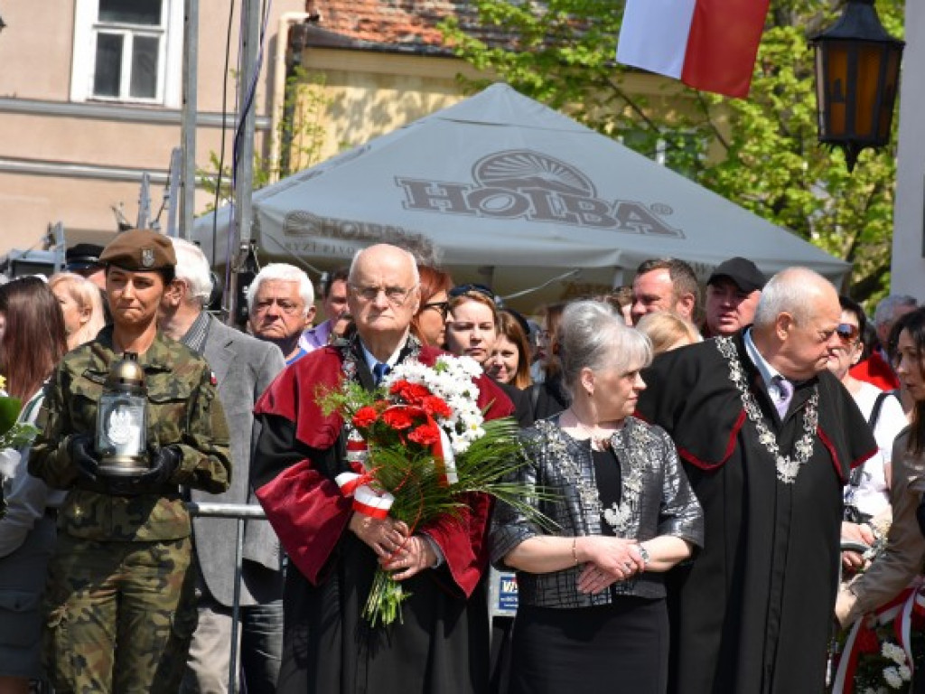 Obchody Narodowego Święta Trzeciego Maja w Sandomierzu. Modlitwa, uroczystość patriotyczna i pokazy kawaleryjskie [zdjęcia]