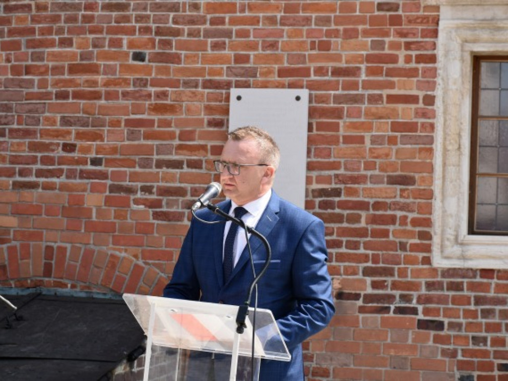 Obchody Narodowego Święta Trzeciego Maja w Sandomierzu. Modlitwa, uroczystość patriotyczna i pokazy kawaleryjskie [zdjęcia]