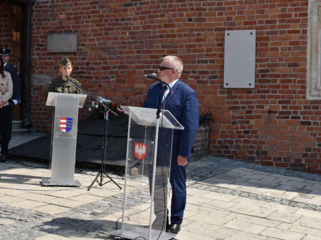 Obchody Narodowego Święta Trzeciego Maja w Sandomierzu. Modlitwa, uroczystość patriotyczna i pokazy kawaleryjskie [zdjęcia]