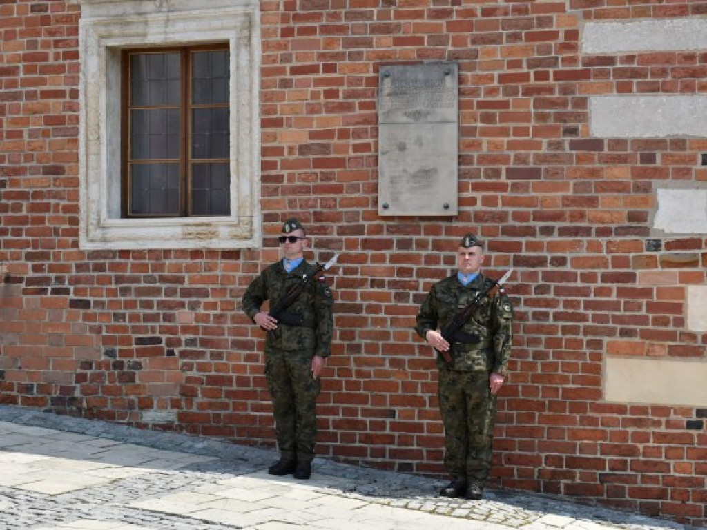 Obchody Narodowego Święta Trzeciego Maja w Sandomierzu. Modlitwa, uroczystość patriotyczna i pokazy kawaleryjskie [zdjęcia]
