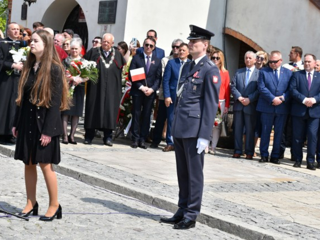 Obchody Narodowego Święta Trzeciego Maja w Sandomierzu. Modlitwa, uroczystość patriotyczna i pokazy kawaleryjskie [zdjęcia]