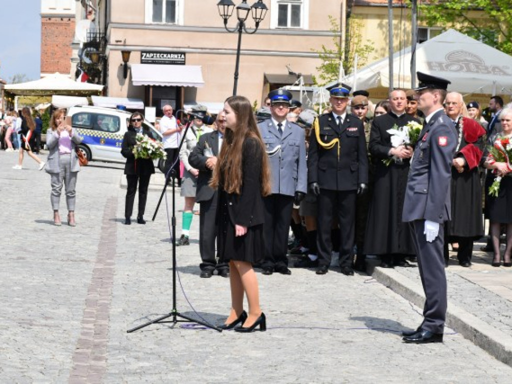 Obchody Narodowego Święta Trzeciego Maja w Sandomierzu. Modlitwa, uroczystość patriotyczna i pokazy kawaleryjskie [zdjęcia]