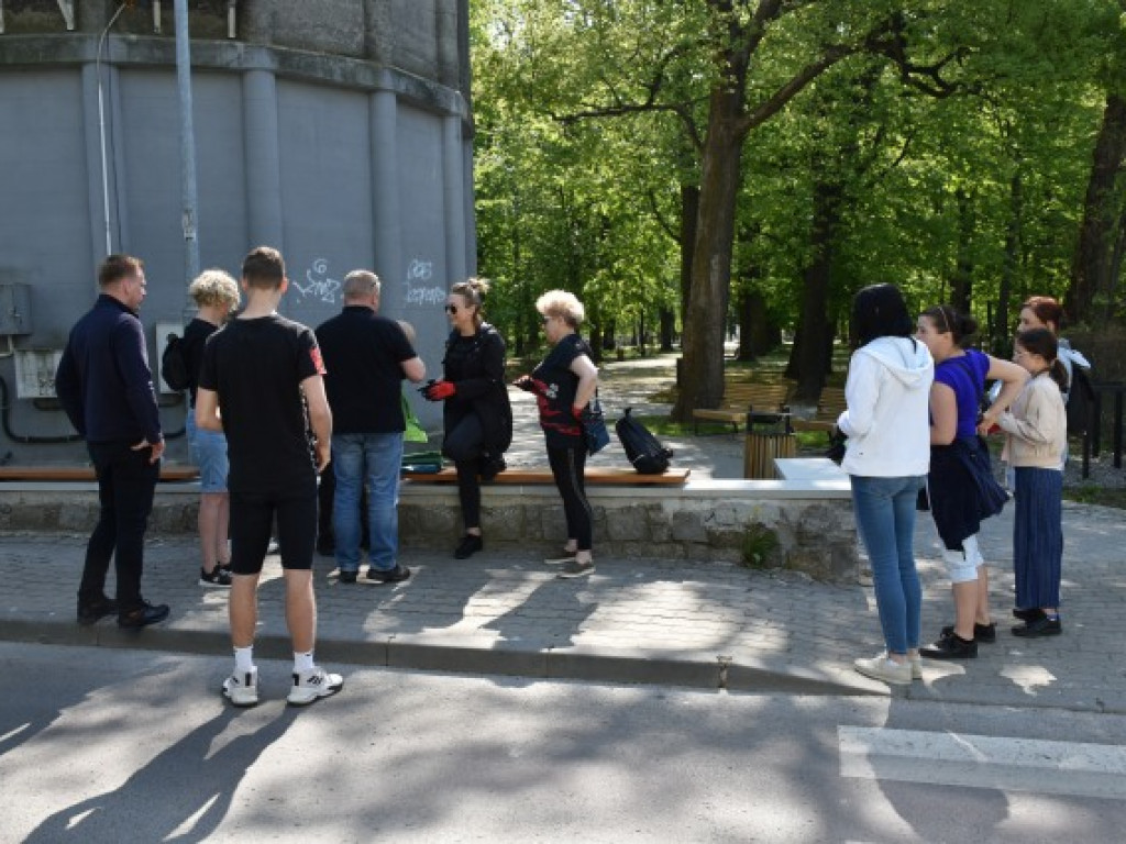 Mieszkańcy wspólnie sprzątają Sandomierz