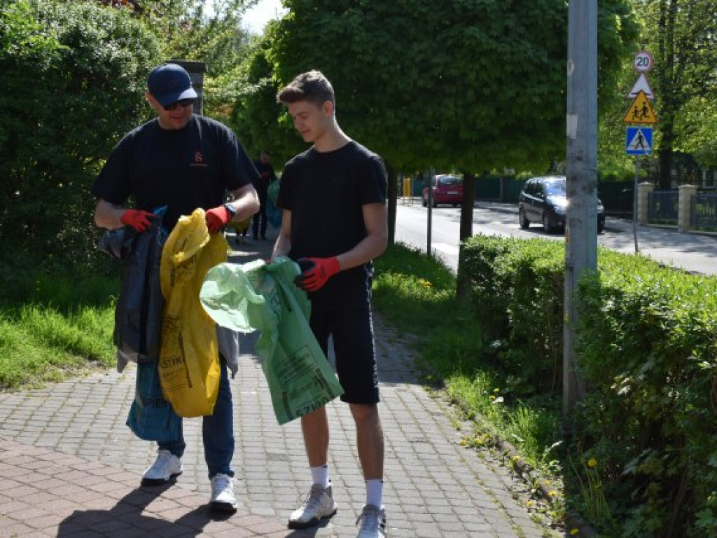 Mieszkańcy wspólnie sprzątają Sandomierz