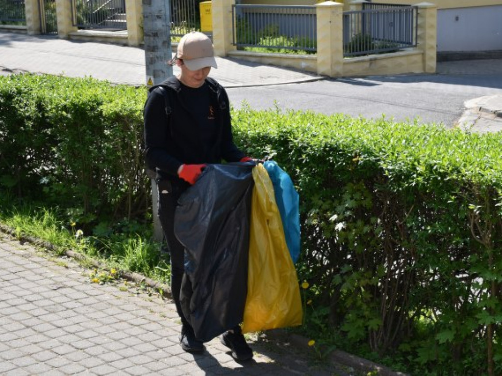 Mieszkańcy wspólnie sprzątają Sandomierz