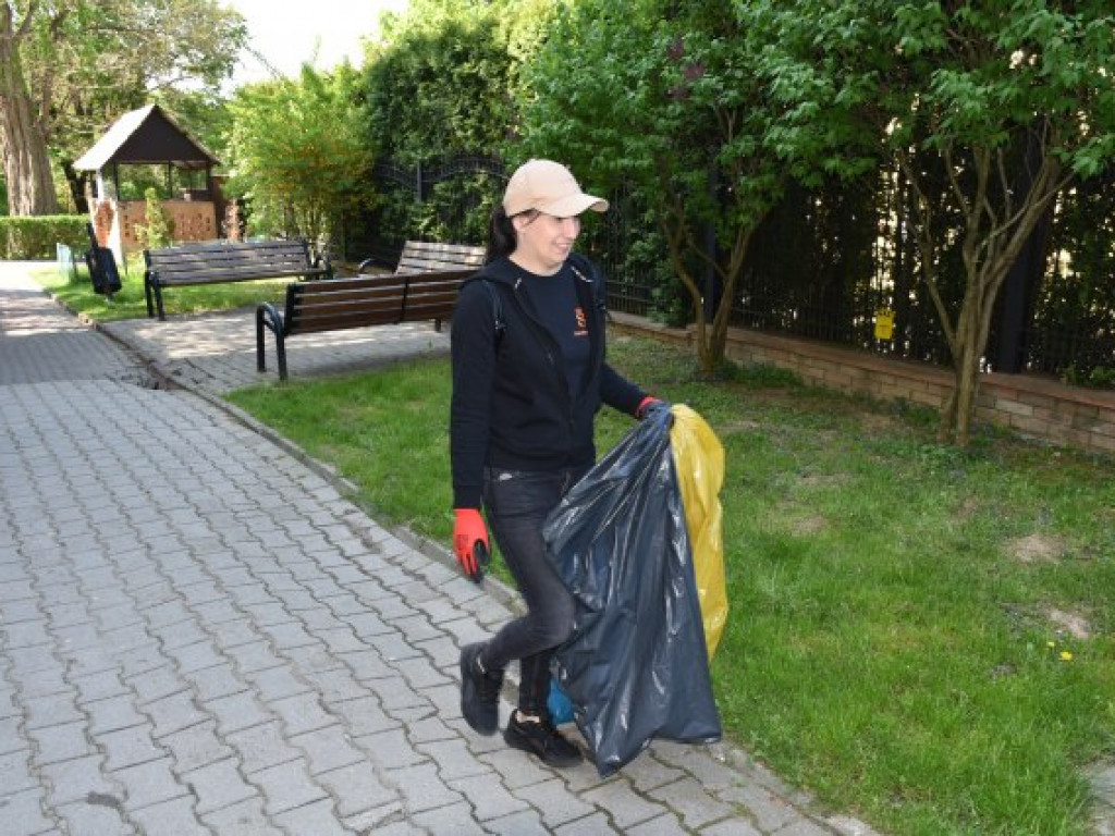 Mieszkańcy wspólnie sprzątają Sandomierz