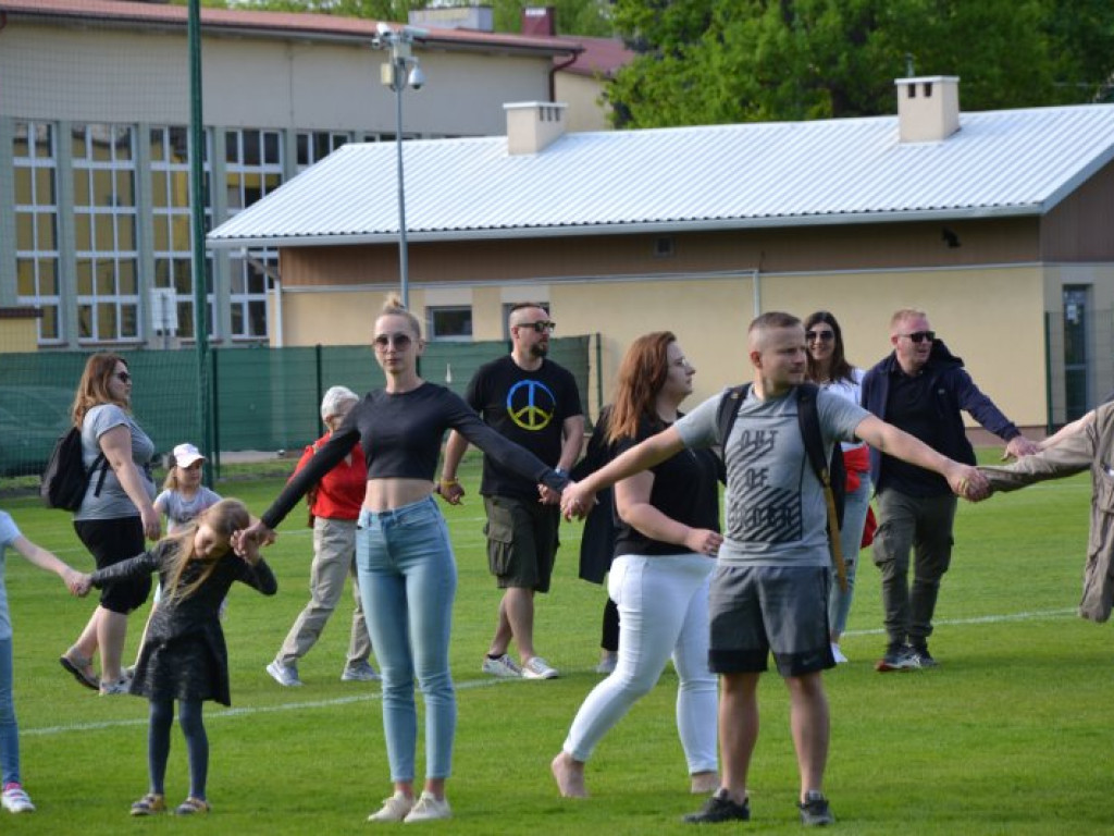 Międzynarodowy performance na stadionie w Tarnobrzegu [zdjęcia] [wideo]