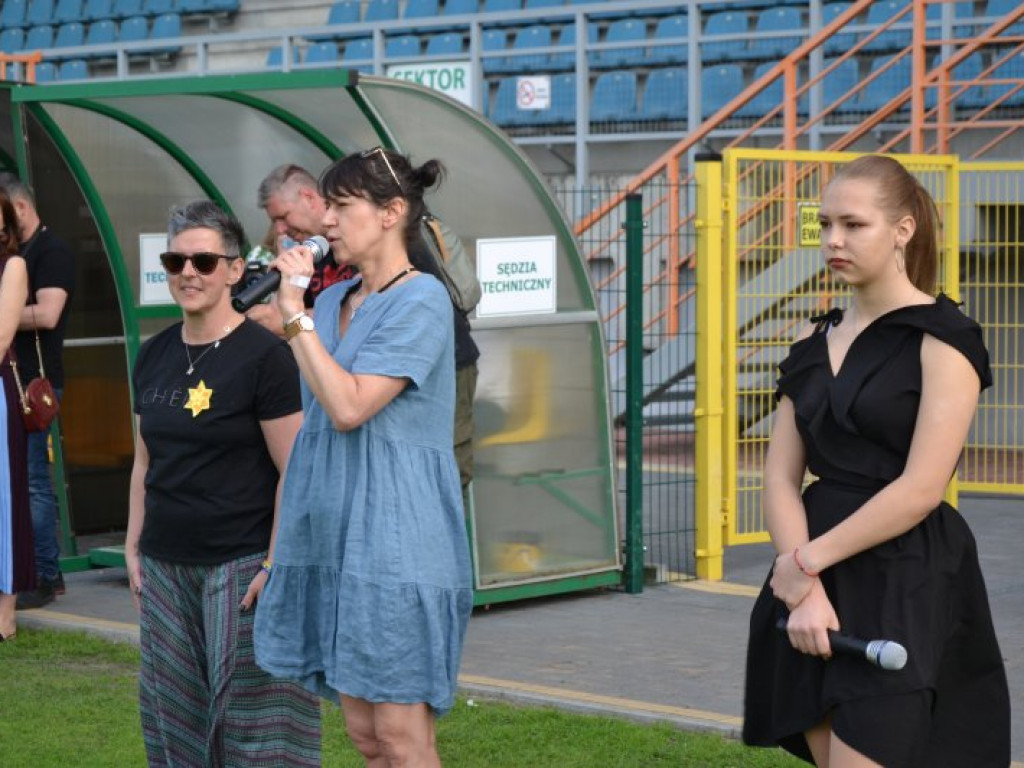 Międzynarodowy performance na stadionie w Tarnobrzegu [zdjęcia] [wideo]
