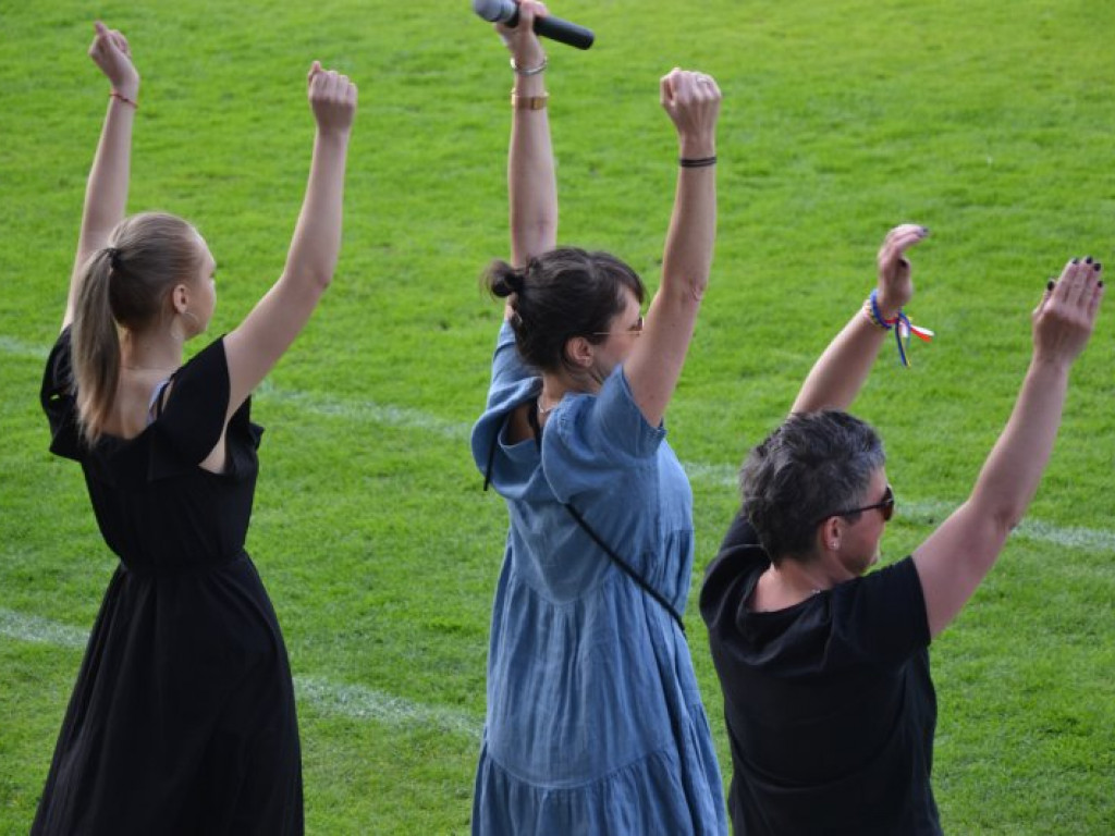Międzynarodowy performance na stadionie w Tarnobrzegu [zdjęcia] [wideo]