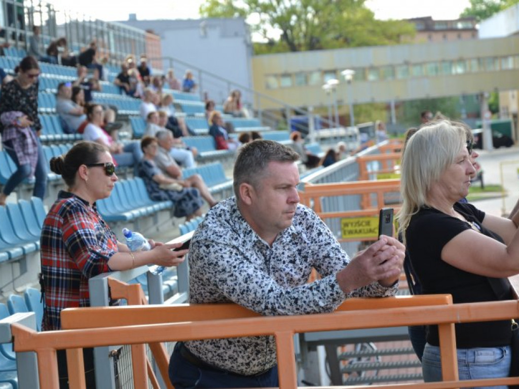 Międzynarodowy performance na stadionie w Tarnobrzegu [zdjęcia] [wideo]