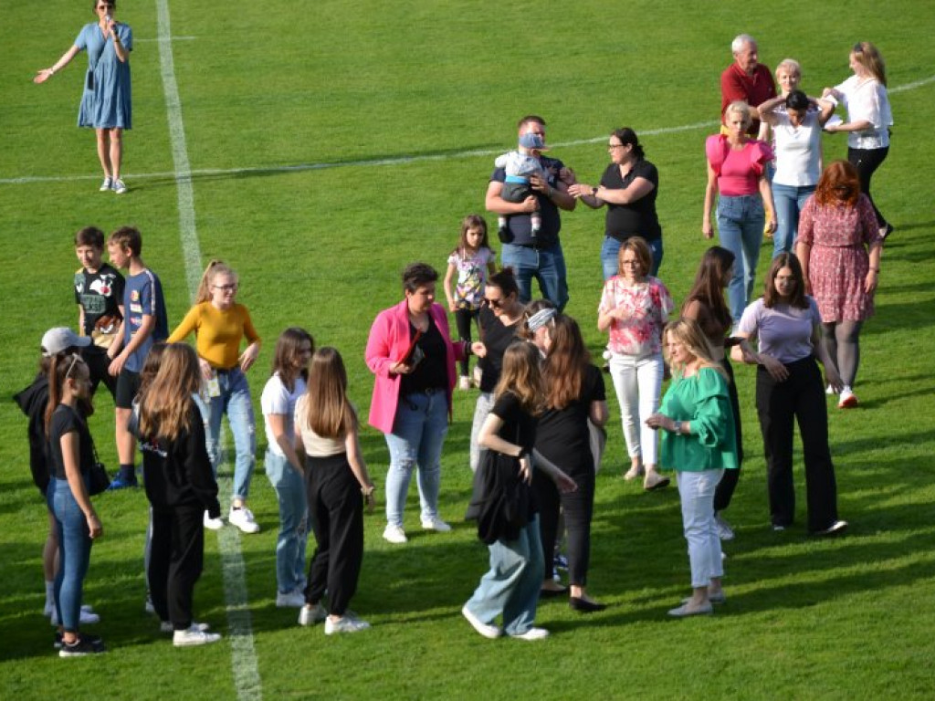 Międzynarodowy performance na stadionie w Tarnobrzegu [zdjęcia] [wideo]