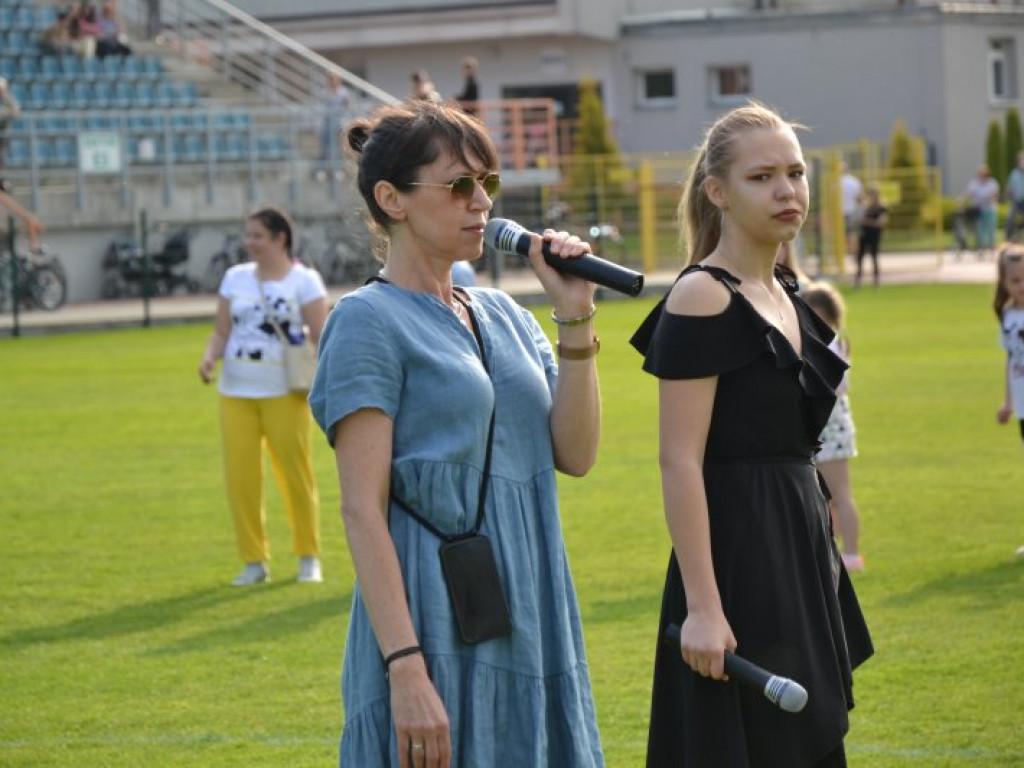 Międzynarodowy performance na stadionie w Tarnobrzegu [zdjęcia] [wideo]