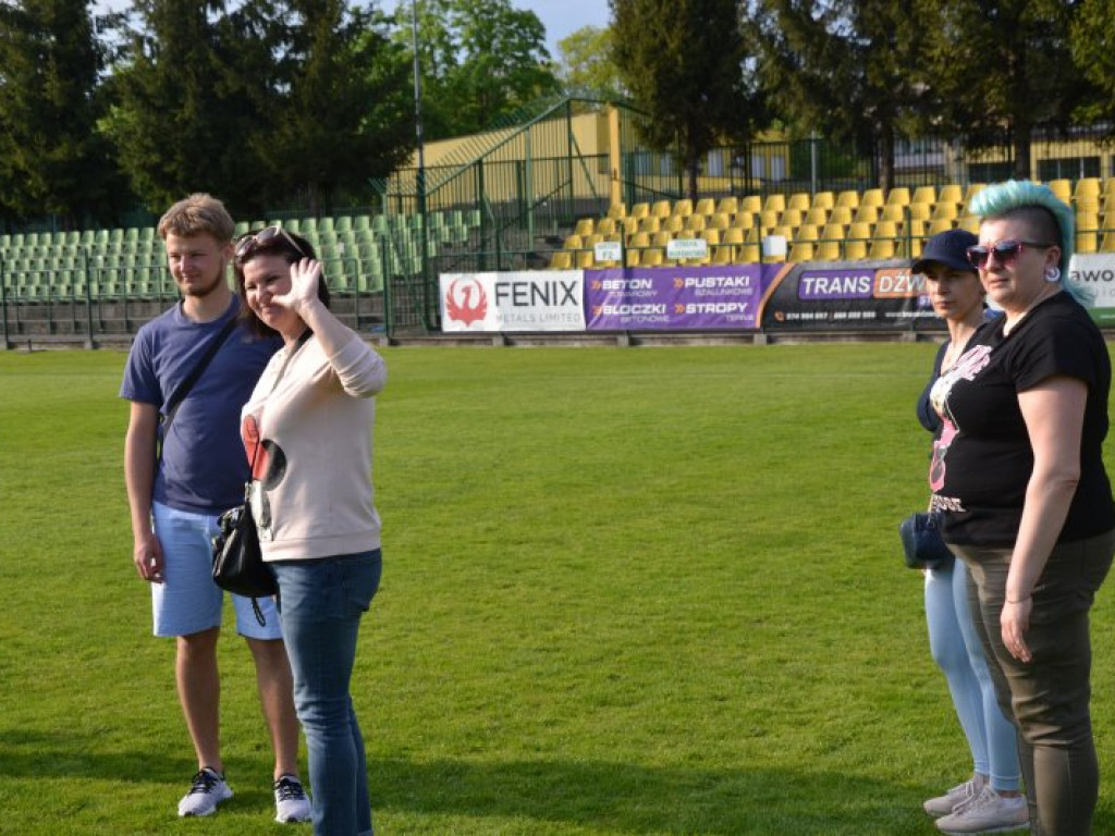 Międzynarodowy performance na stadionie w Tarnobrzegu [zdjęcia] [wideo]