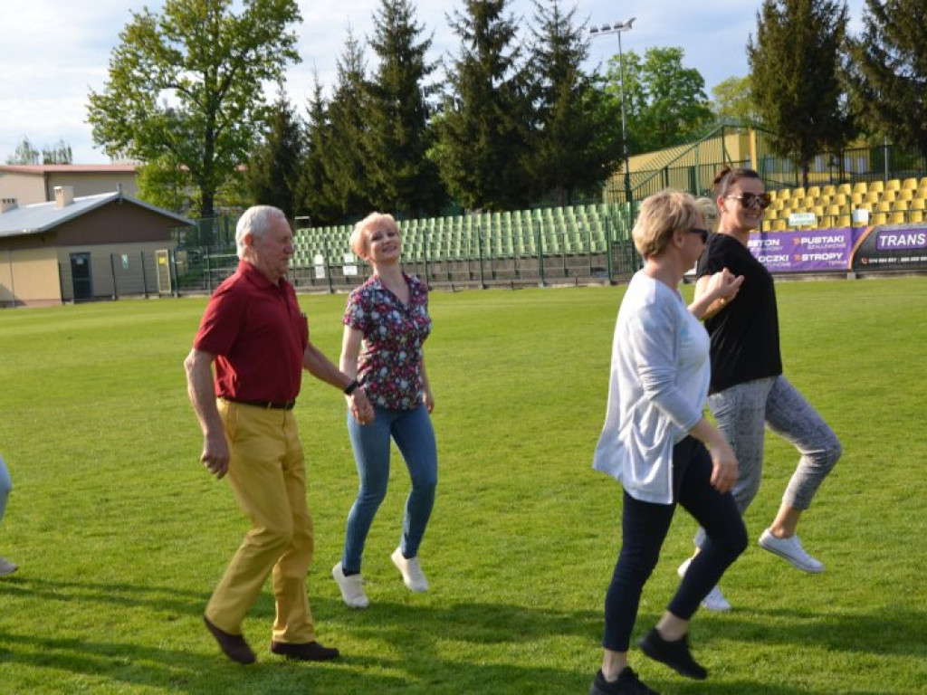 Międzynarodowy performance na stadionie w Tarnobrzegu [zdjęcia] [wideo]