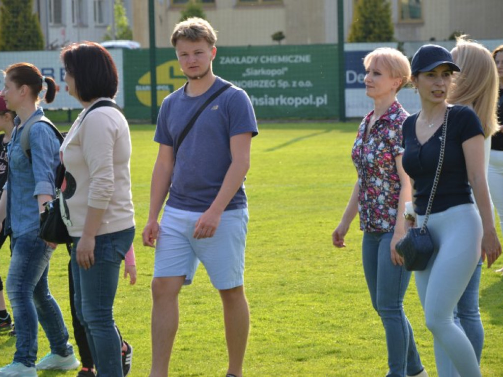 Międzynarodowy performance na stadionie w Tarnobrzegu [zdjęcia] [wideo]