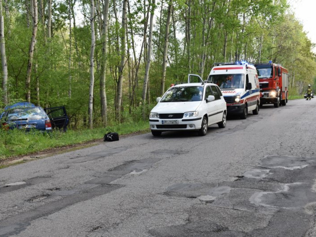 Groźny wypadek na drodze Dąbrowica - Chmielów [zdjęcia]