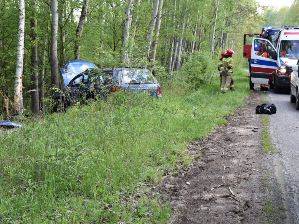 Groźny wypadek na drodze Dąbrowica - Chmielów [zdjęcia]
