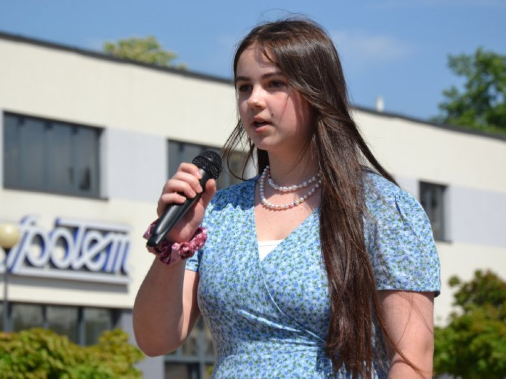 W finale bibliotecznej akcji plac Bartosza Głowackiego w Tarnobrzegu opanowały przedszkolaki [zdjęcia][wideo]