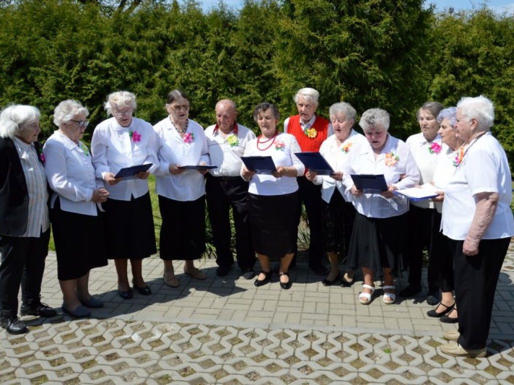 Majówka u seniorów w Maziarni k. Bojanowa [zdjęcia]