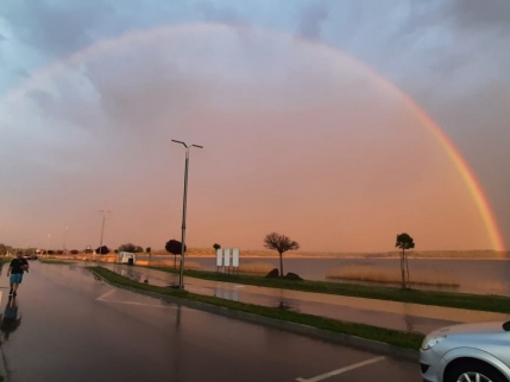 Tęcza nad Tarnobrzegiem. Zdjęcia naszych Czytelników [zdjęcia]