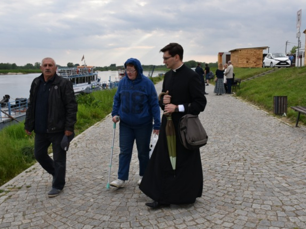 Majówka na statku w Sandomierzu. W rejsie uczestniczył biskup Krzysztof Nitkiewicz [zdjęcia]