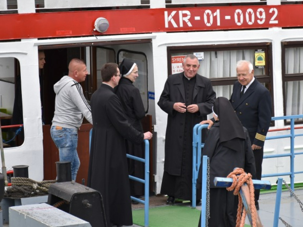 Majówka na statku w Sandomierzu. W rejsie uczestniczył biskup Krzysztof Nitkiewicz [zdjęcia]