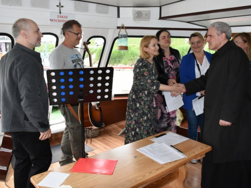 Majówka na statku w Sandomierzu. W rejsie uczestniczył biskup Krzysztof Nitkiewicz [zdjęcia]