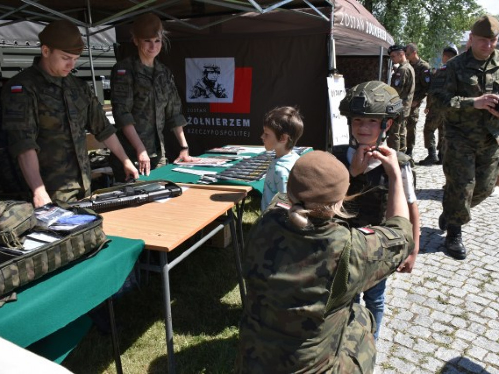 Wojsko zachęcało do służby. Pokazy sprzętu i inne atrakcje w Sandomierzu [zdjęcia]