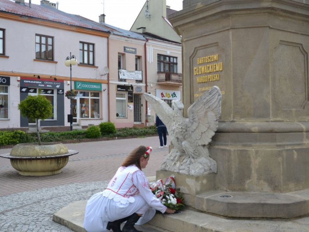 Radosny polonez na placu Bartosza Głowackiego [zdjęcia]