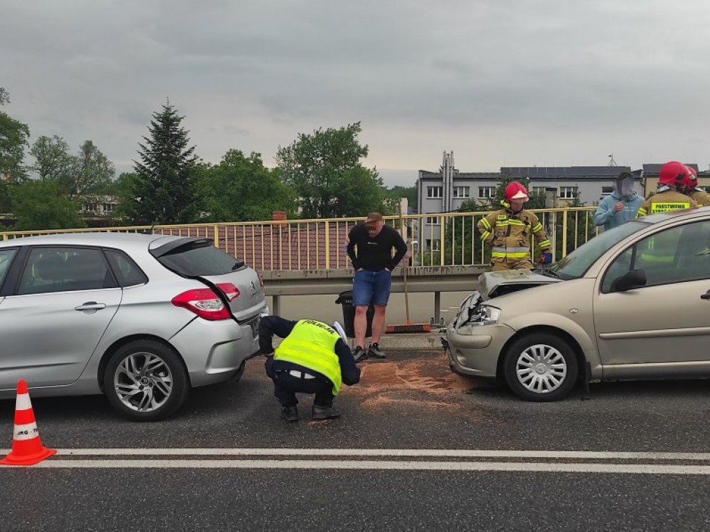 Ogromne korki w Tarnobrzegu po kolizji dwóch samochodów [zdjęcia]