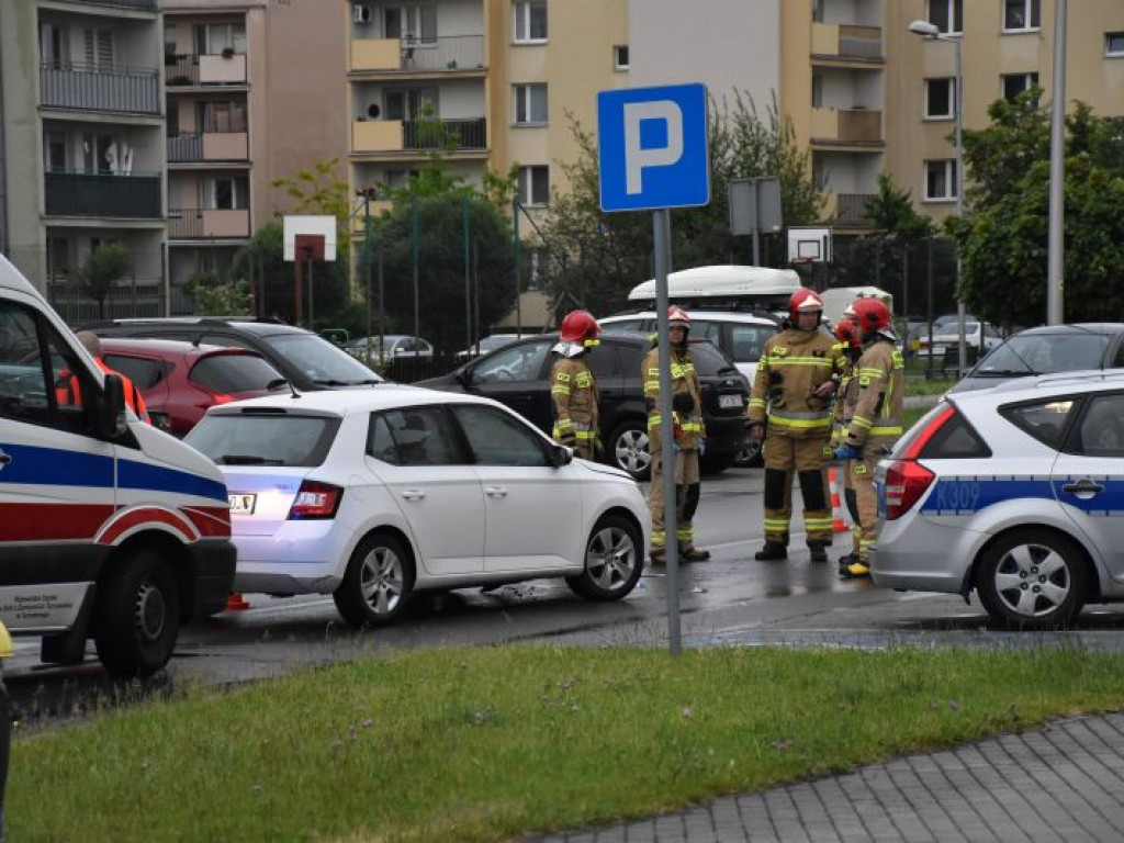 W Tarnobrzegu kierowca spowodował zderzenie, a potem uciekł [zdjęcia]