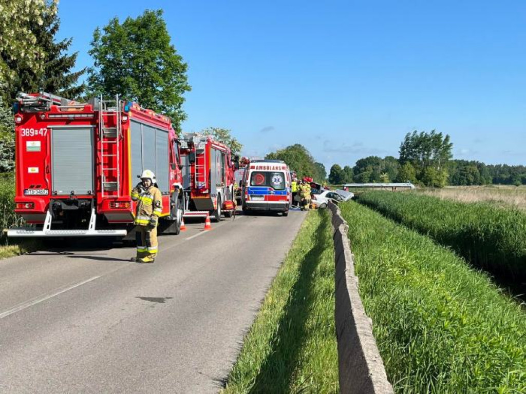 Poważny wypadek na drodze Stale - Alfredówka. Na miejsce leci helikopter LPR [zdjęcia]