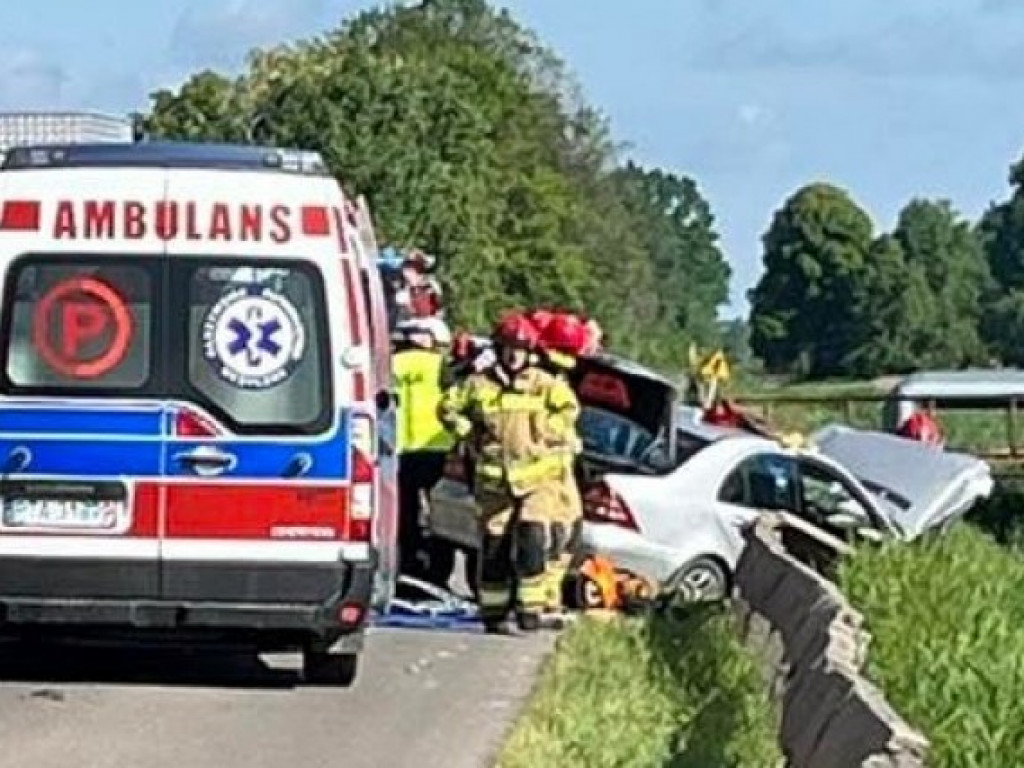 Poważny wypadek na drodze Stale - Alfredówka. Na miejsce leci helikopter LPR [zdjęcia]