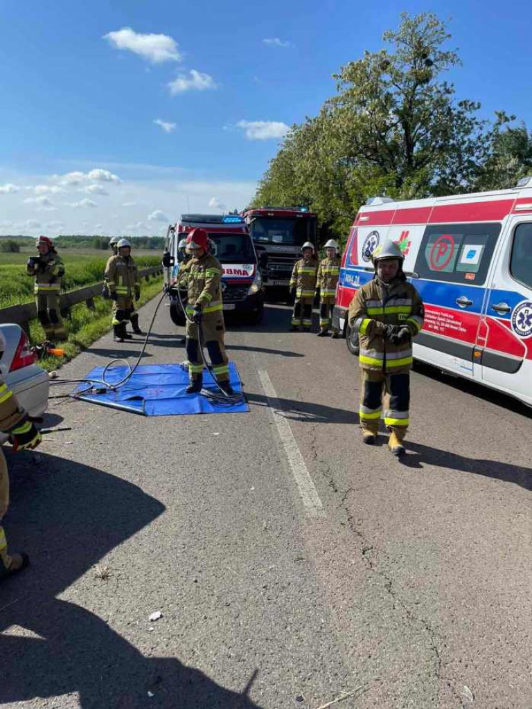Poważny wypadek na drodze Stale - Alfredówka. Na miejsce leci helikopter LPR [zdjęcia]