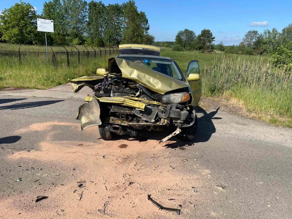 Poważny wypadek na drodze Stale - Alfredówka. Na miejsce leci helikopter LPR [zdjęcia]