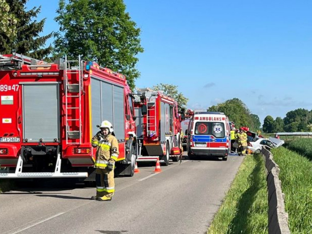 Poważny wypadek na drodze Stale - Alfredówka. Na miejsce leci helikopter LPR [zdjęcia]