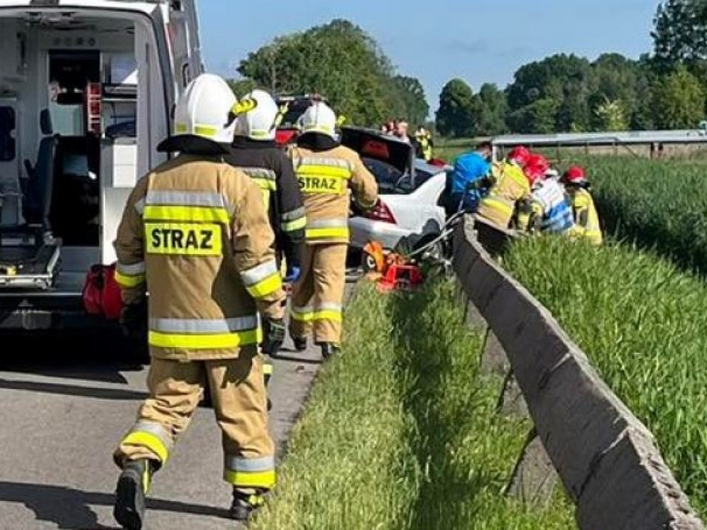 Poważny wypadek na drodze Stale - Alfredówka. Na miejsce leci helikopter LPR [zdjęcia]