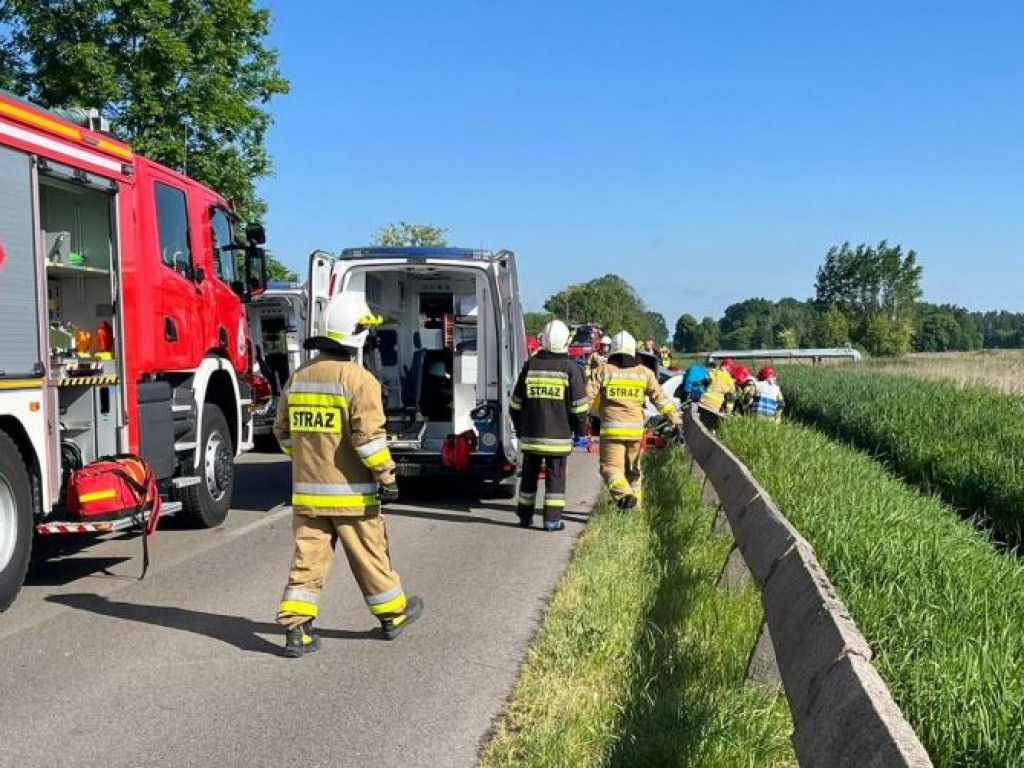 Poważny wypadek na drodze Stale - Alfredówka. Na miejsce leci helikopter LPR [zdjęcia]