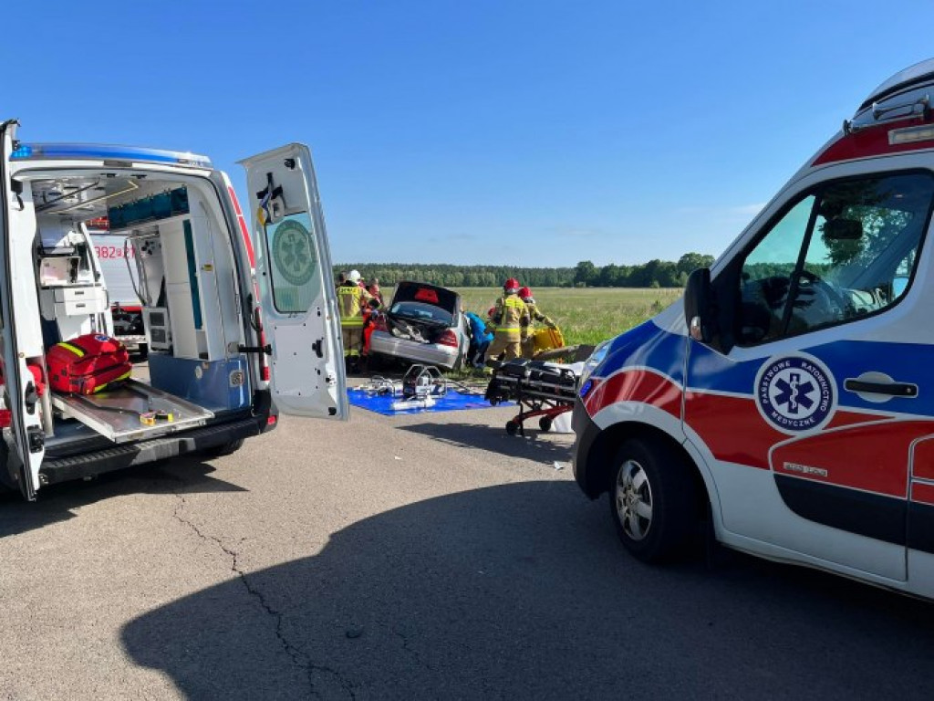 Poważny wypadek na drodze Stale - Alfredówka. Na miejsce leci helikopter LPR [zdjęcia]