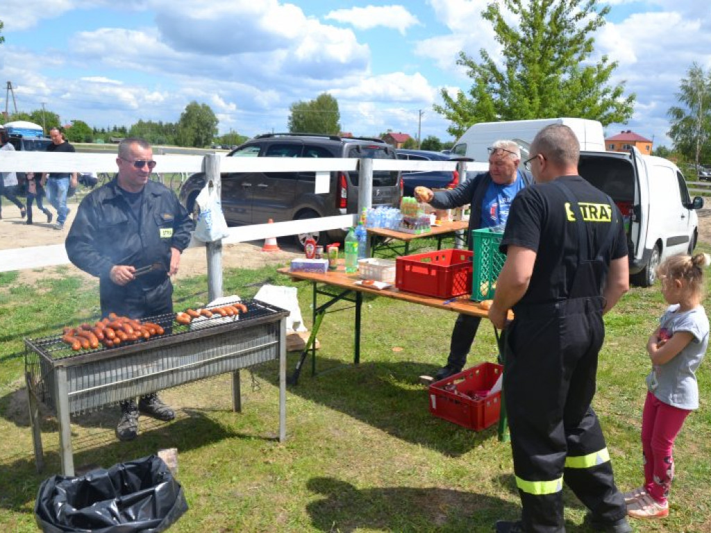 Świetna zabawa podczas konnego pikniku w Wydrzy [zdjęcia]