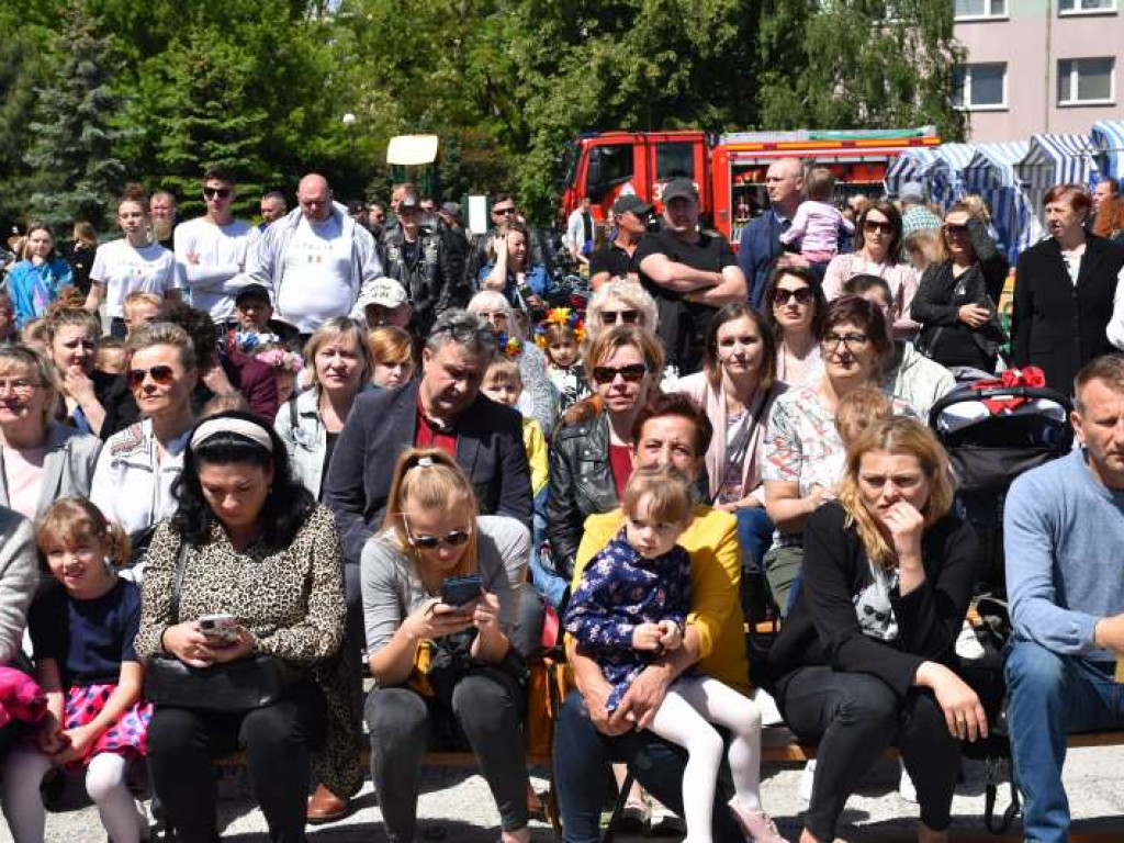 Występy dzieci na Pikniku Rodzinnym w Szkole Podstawowej nr 10 w Tarnobrzegu [zdjęcia]
