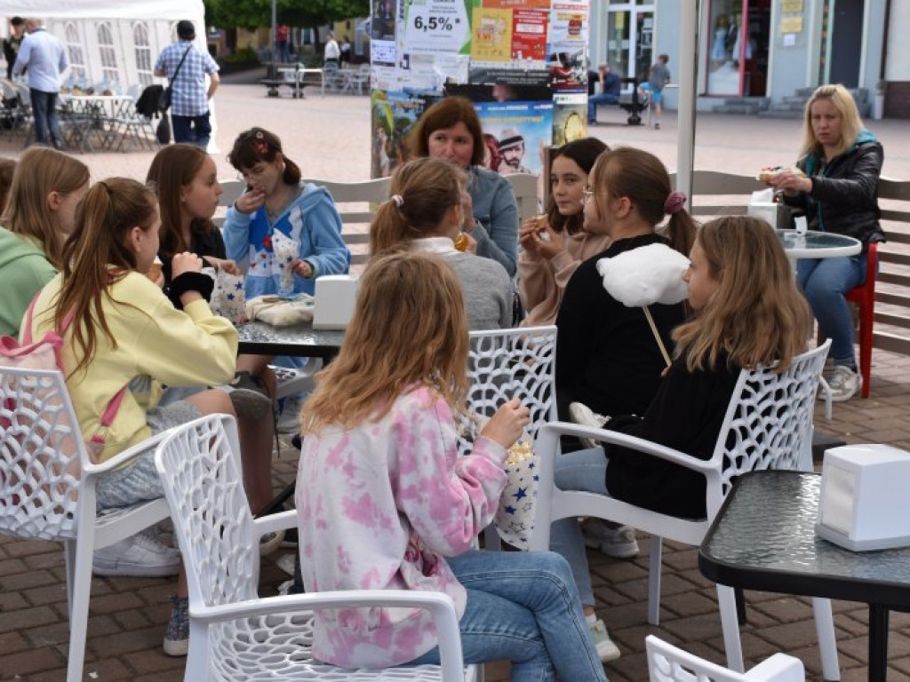 Trwa Eko-Dzień Dziecka na pl. Bartosza Głowackiego w Tarnobrzegu [zdjęcia]