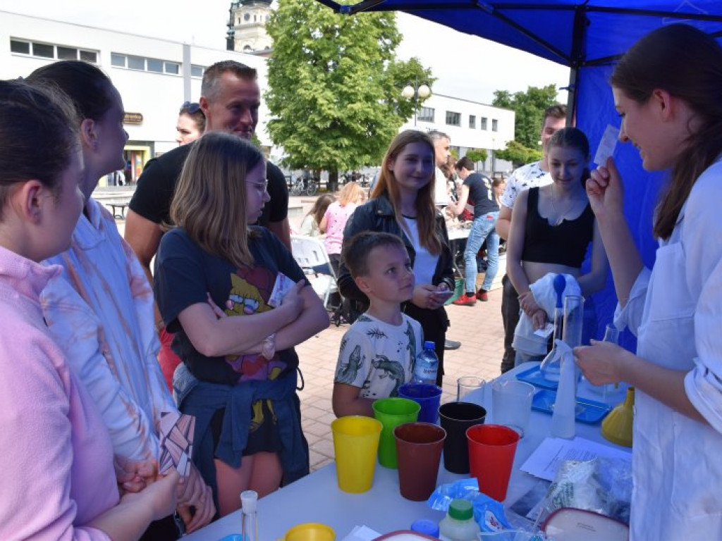 Trwa Eko-Dzień Dziecka na pl. Bartosza Głowackiego w Tarnobrzegu [zdjęcia]