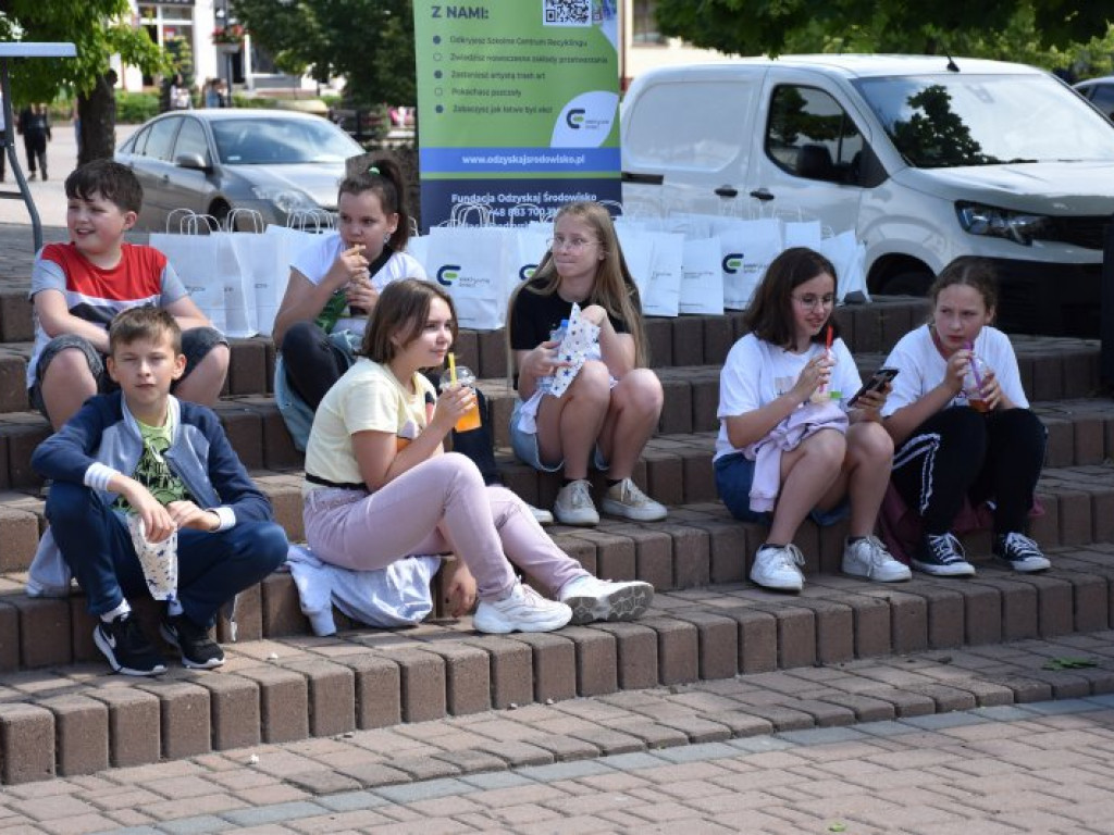 Trwa Eko-Dzień Dziecka na pl. Bartosza Głowackiego w Tarnobrzegu [zdjęcia]