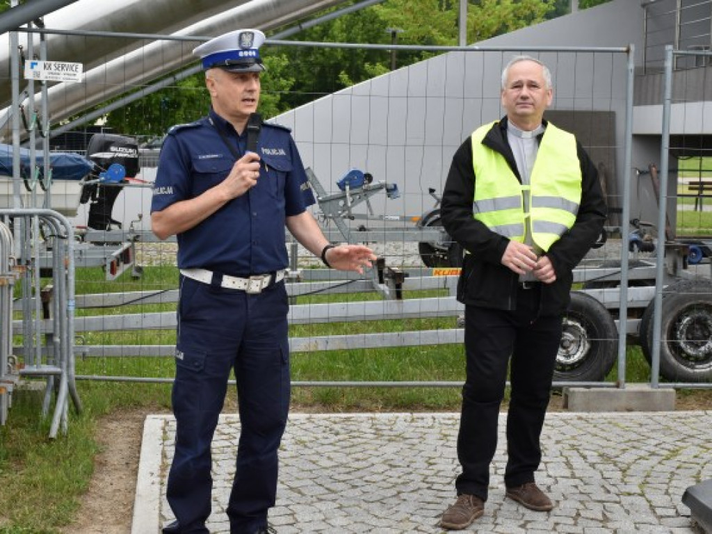 Rajd Papieski z biskupem na czele. Uczestnicy jadą z Sandomierza do Stanów Bojanowskich [zdjęcia]