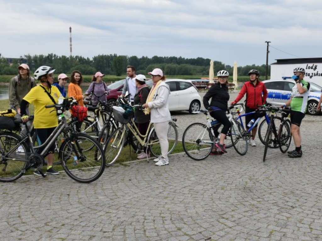 Rajd Papieski z biskupem na czele. Uczestnicy jadą z Sandomierza do Stanów Bojanowskich [zdjęcia]