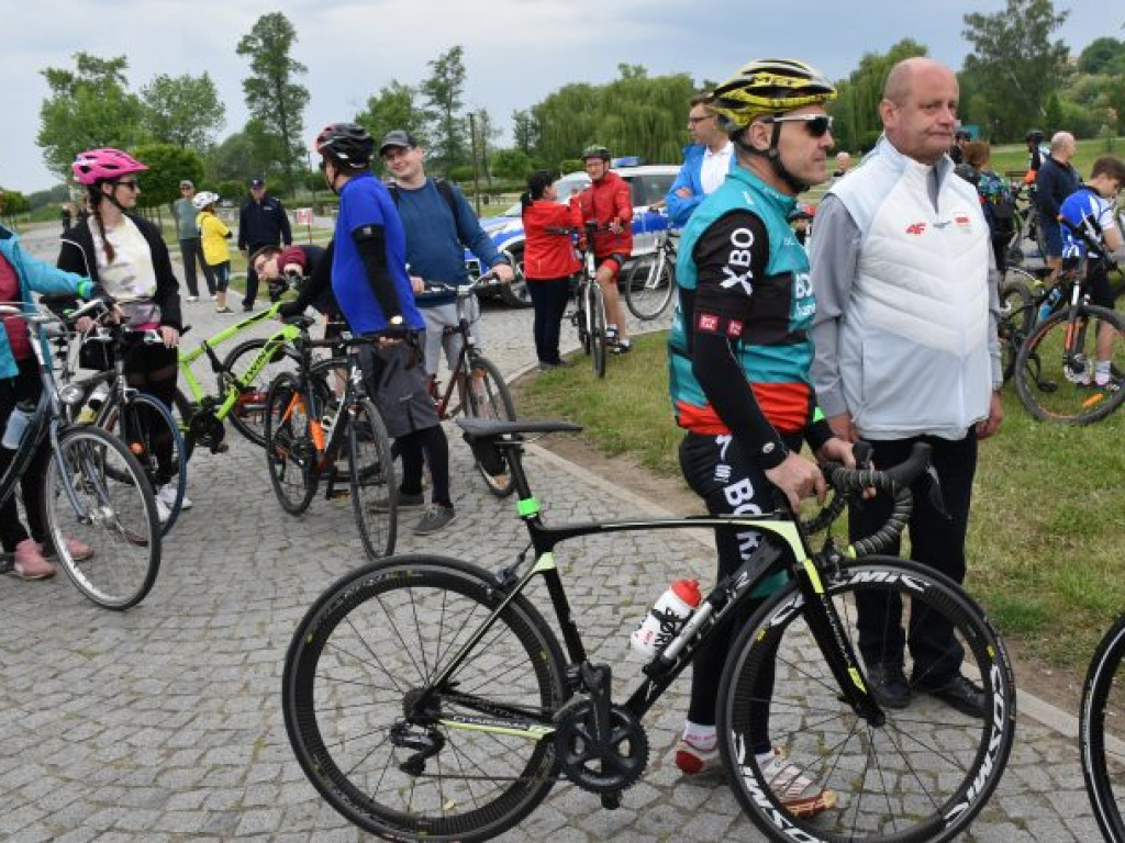 Rajd Papieski z biskupem na czele. Uczestnicy jadą z Sandomierza do Stanów Bojanowskich [zdjęcia]