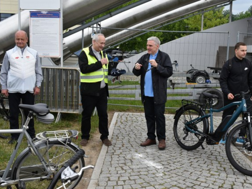 Rajd Papieski z biskupem na czele. Uczestnicy jadą z Sandomierza do Stanów Bojanowskich [zdjęcia]