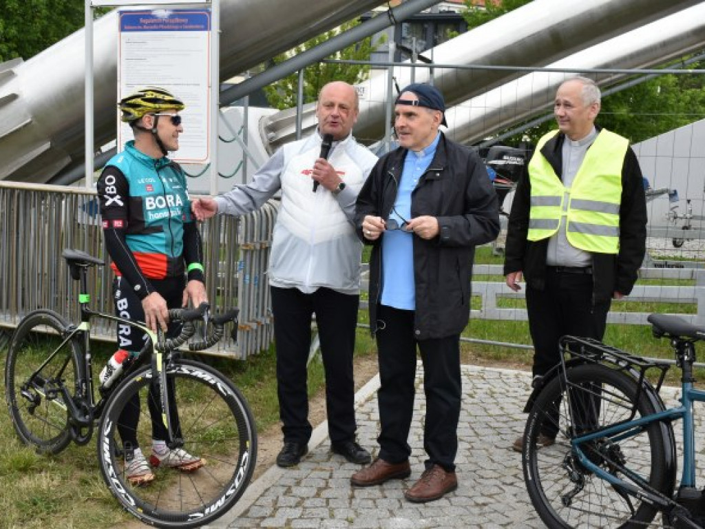 Rajd Papieski z biskupem na czele. Uczestnicy jadą z Sandomierza do Stanów Bojanowskich [zdjęcia]