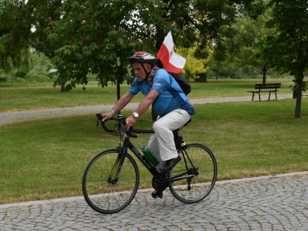 Rajd Papieski z biskupem na czele. Uczestnicy jadą z Sandomierza do Stanów Bojanowskich [zdjęcia]